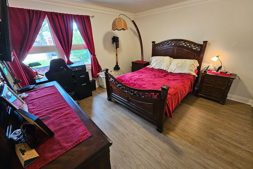 13SisterVargabedroom